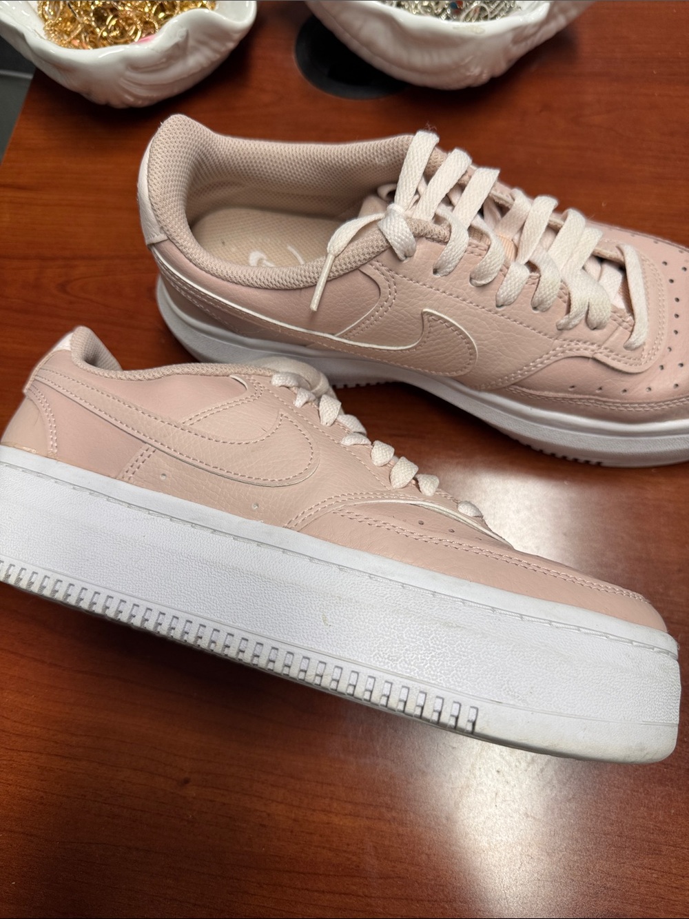 Nike sneakers size 10 // 092601
